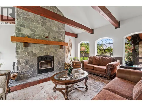 5121 IVY Road, Eagle Bay, BC V0E1T0