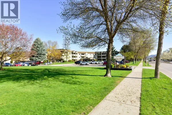 3854 Gordon DR #190, Kelowna, BC V1W3G4