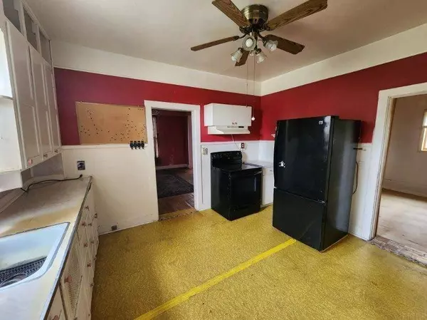 210 N 4th AVE, Marshalltown, IA 50158