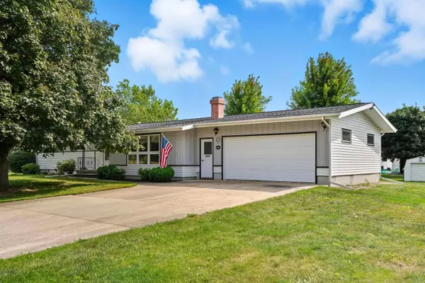 307 W Ridge St ST, Readlyn, IA 50668