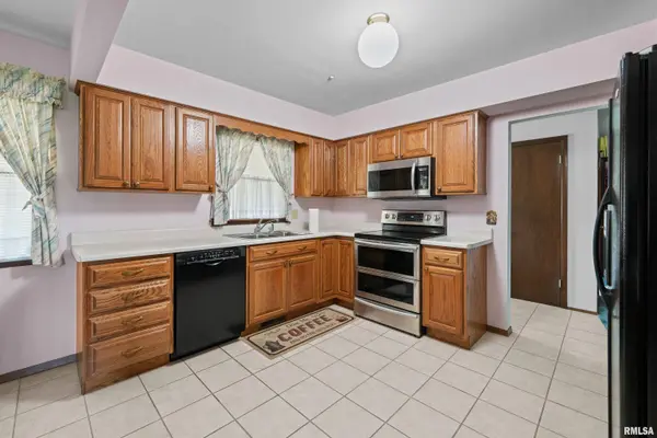 2819 PACIFIC ST, Davenport, IA 52804