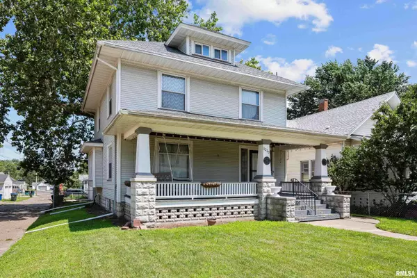 1210 W 17TH ST, Davenport, IA 52804