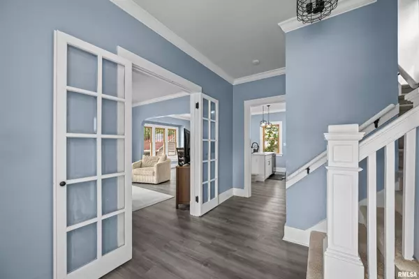 1210 W 17TH ST, Davenport, IA 52804