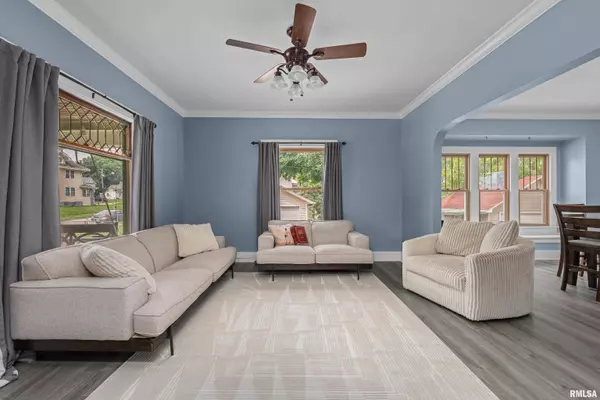 1210 W 17TH ST, Davenport, IA 52804