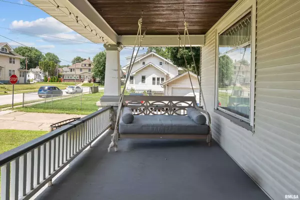 1210 W 17TH ST, Davenport, IA 52804