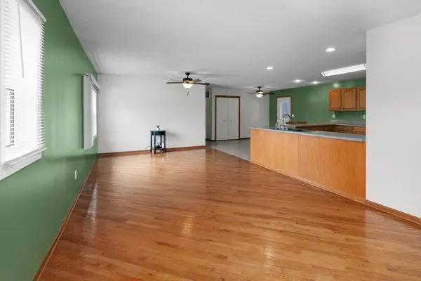 104 2nd St CT, Donahue, IA 52746