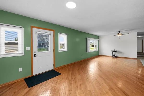 104 2nd St CT, Donahue, IA 52746