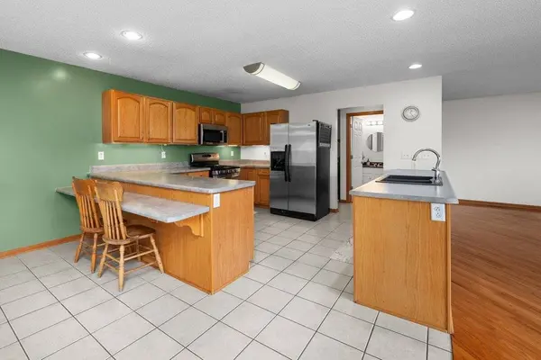 104 2nd St CT, Donahue, IA 52746