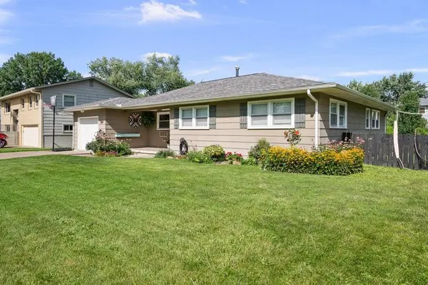 2831 Forest RD, Davenport, IA 52803