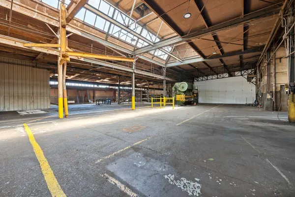1833 W 2nd ST, Davenport, IA 52802