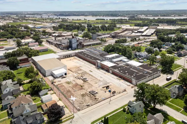 1833 W 2nd ST, Davenport, IA 52802