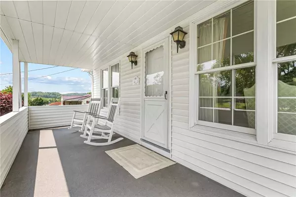 415 Pleasant Valley Rd, Smith, PA 15019