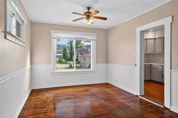 924 1st, Coraopolis, PA 15108