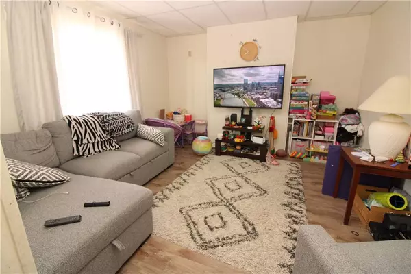 120 Greydon Ave, Mckees Rocks, PA 15136