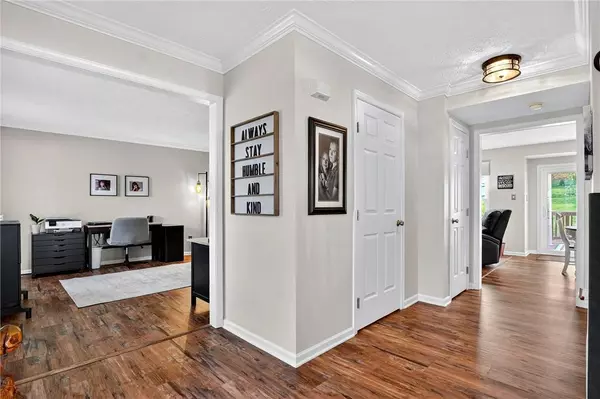 224 Field Club Cir, Robinson Twp, PA 15136