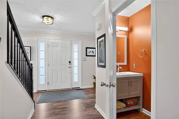 224 Field Club Cir, Robinson Twp, PA 15136