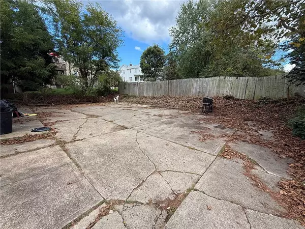 11 Station St, Crafton, PA 15205