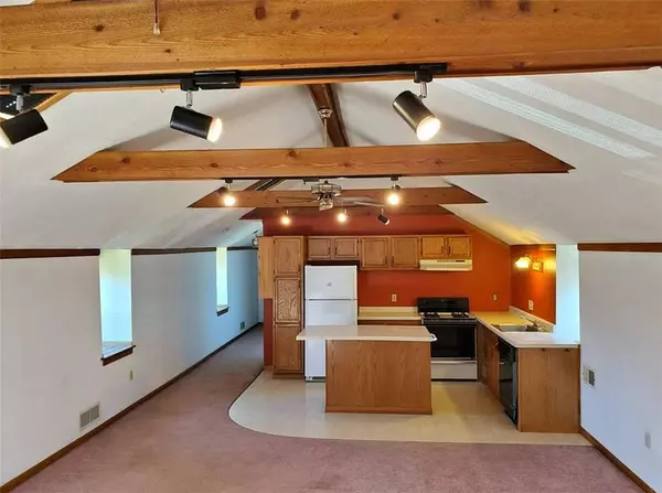 27 Richmond St, Crafton, PA 15205