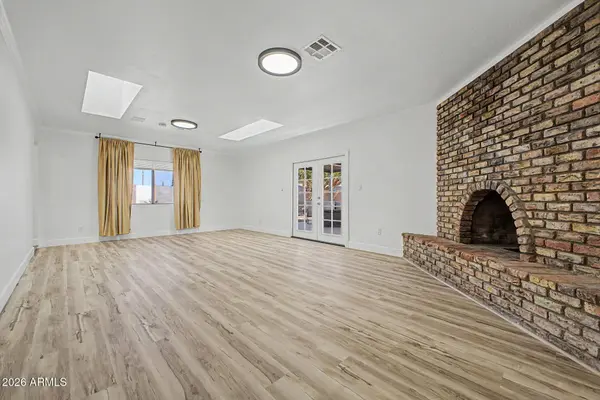 6727 W SAN MIGUEL Avenue, Glendale, AZ 85303