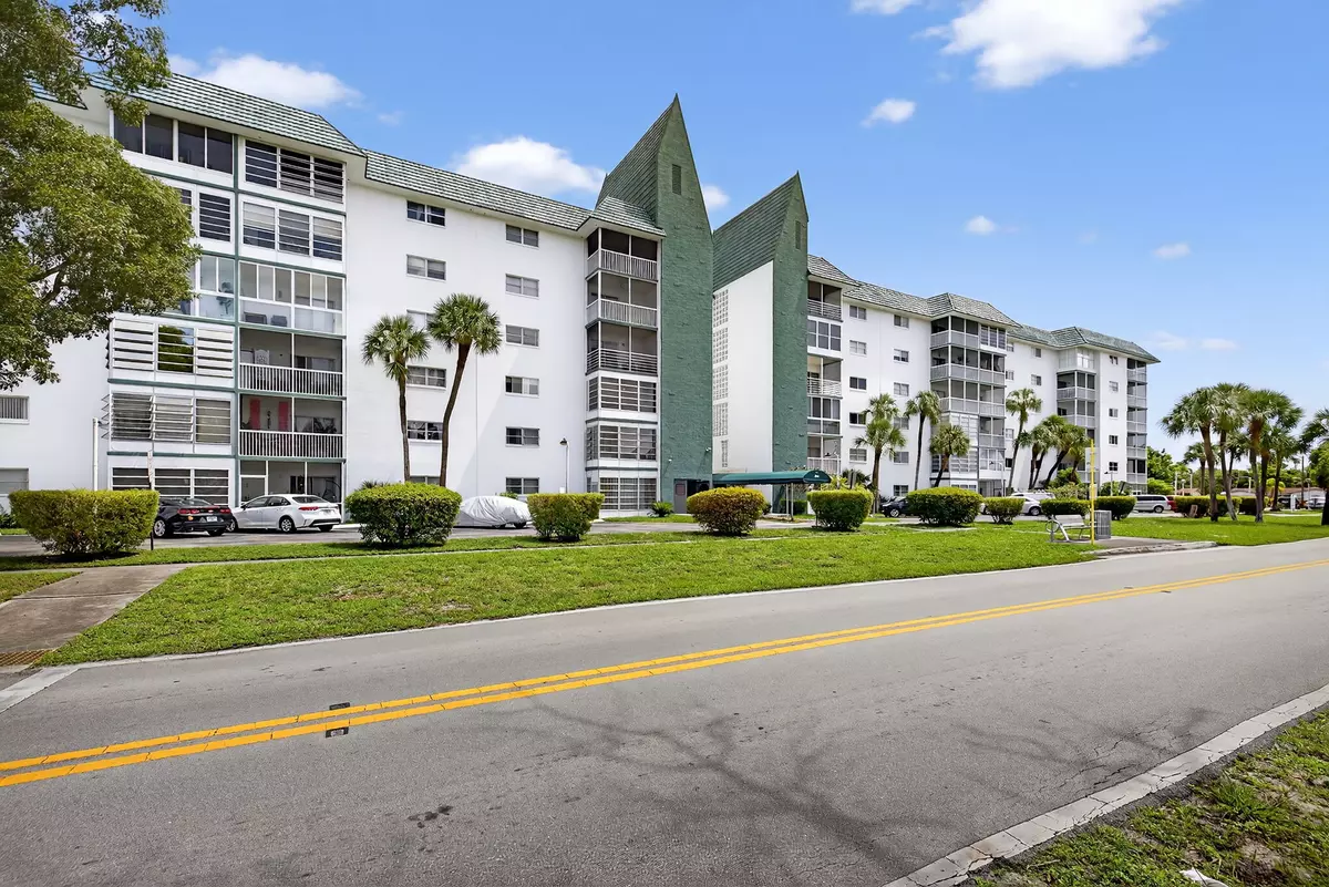 Lauderhill, FL 33313-3500,4751 NW 21st St #303