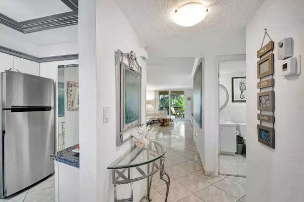 720 E Ocean AVE 202, Boynton Beach, FL 33435