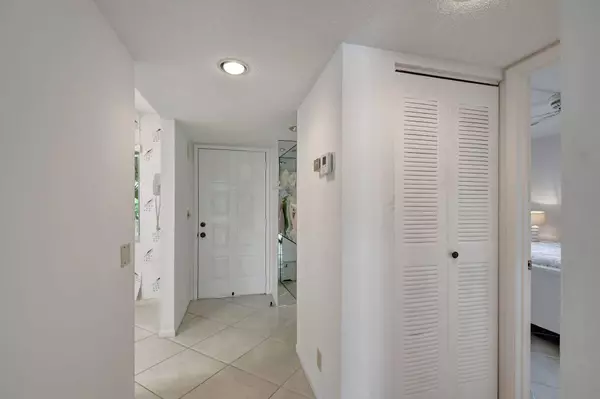 14376 Amberly LN 207, Delray Beach, FL 33446