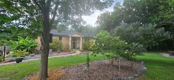 192 Queens CT, Clemmons, NC 27012