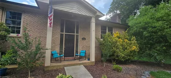 192 Queens CT, Clemmons, NC 27012