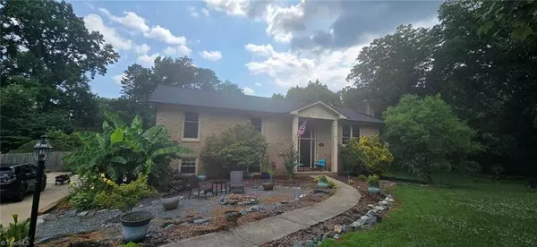 192 Queens CT, Clemmons, NC 27012