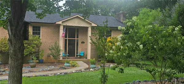 192 Queens CT, Clemmons, NC 27012