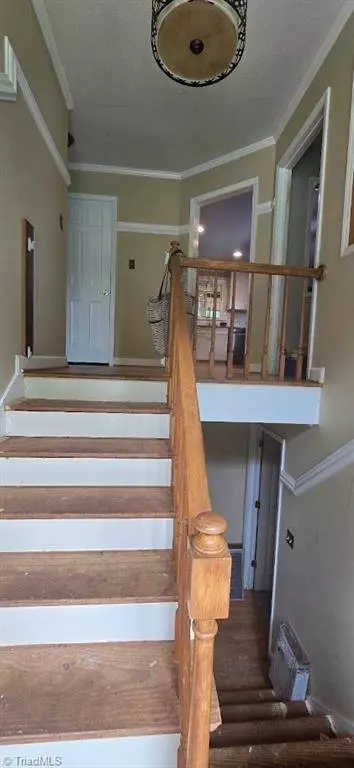 192 Queens CT, Clemmons, NC 27012