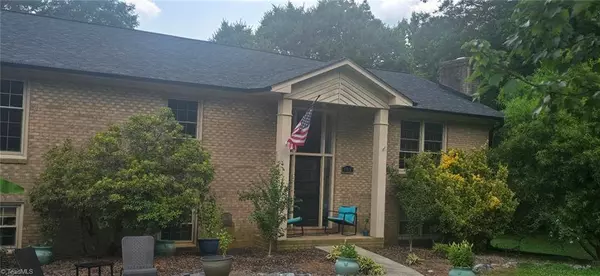 192 Queens CT, Clemmons, NC 27012