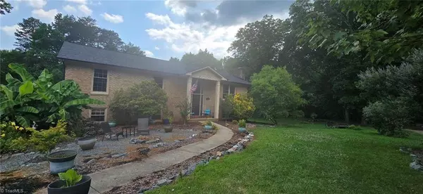 192 Queens CT, Clemmons, NC 27012