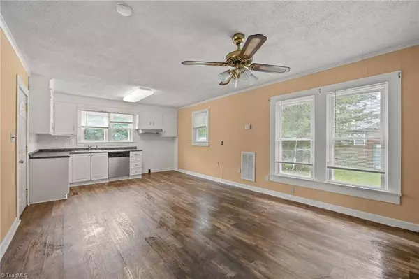 217 Moon ST, Thomasville, NC 27360