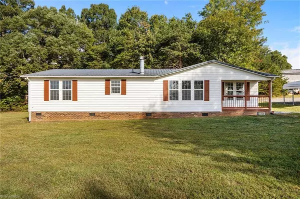 1024 Lyndale DR, Boonville, NC 27011