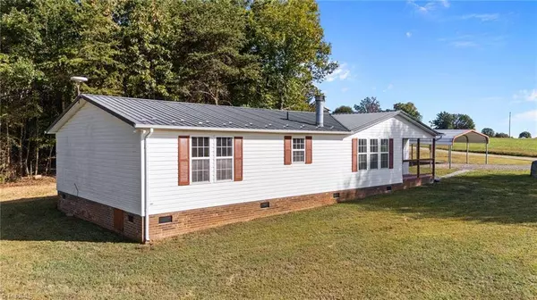 1024 Lyndale DR, Boonville, NC 27011