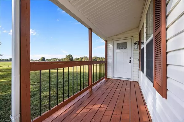 1024 Lyndale DR, Boonville, NC 27011