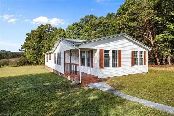 1024 Lyndale DR, Boonville, NC 27011