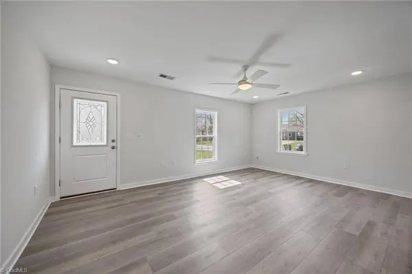 1 Godwin CT, Greensboro, NC 27405
