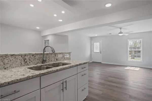 1 Godwin CT, Greensboro, NC 27405