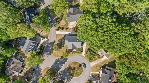944 Chatfield DR, Jamestown, NC 27282