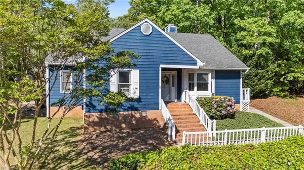 944 Chatfield DR, Jamestown, NC 27282