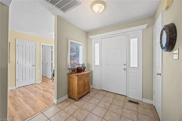 944 Chatfield DR, Jamestown, NC 27282