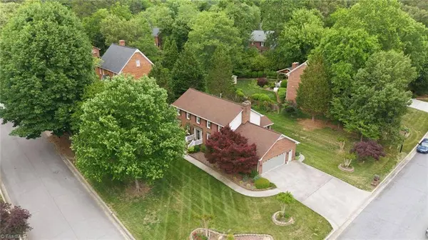 113 Brookberry DR, Jamestown, NC 27282