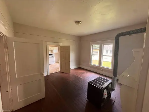 1118 Campbell ST, High Point, NC 27262