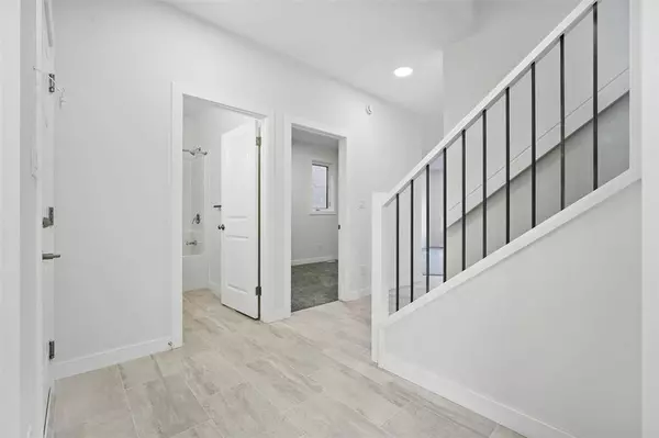 124 Ken Butchart Crescent, Winnipeg, MB R3W0A9