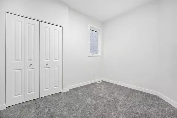 124 Ken Butchart Crescent, Winnipeg, MB R3W0A9