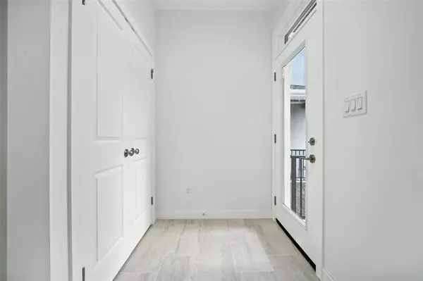 124 Ken Butchart Crescent, Winnipeg, MB R3W0A9