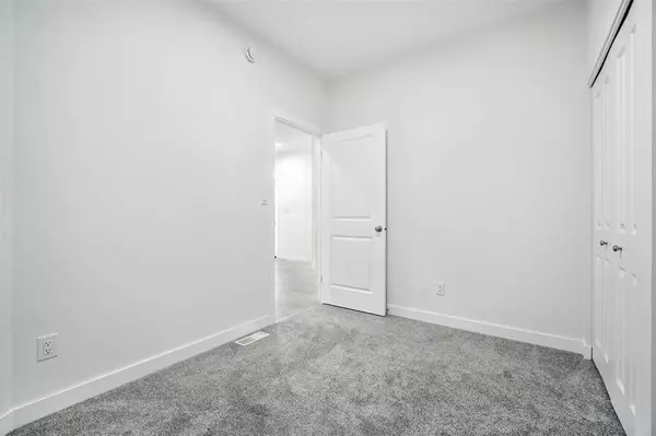 124 Ken Butchart Crescent, Winnipeg, MB R3W0A9