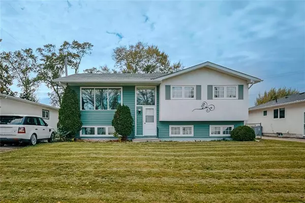 27 Penfold Crescent, Winnipeg, MB R2J1S3